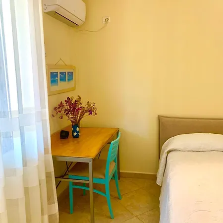 Elda Golem (Tirana)