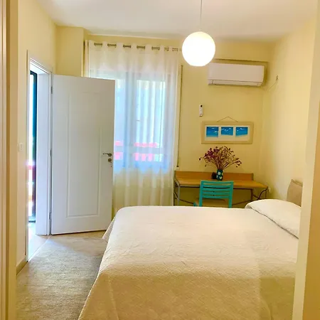 Elda Apartamento Golem (Tirana)